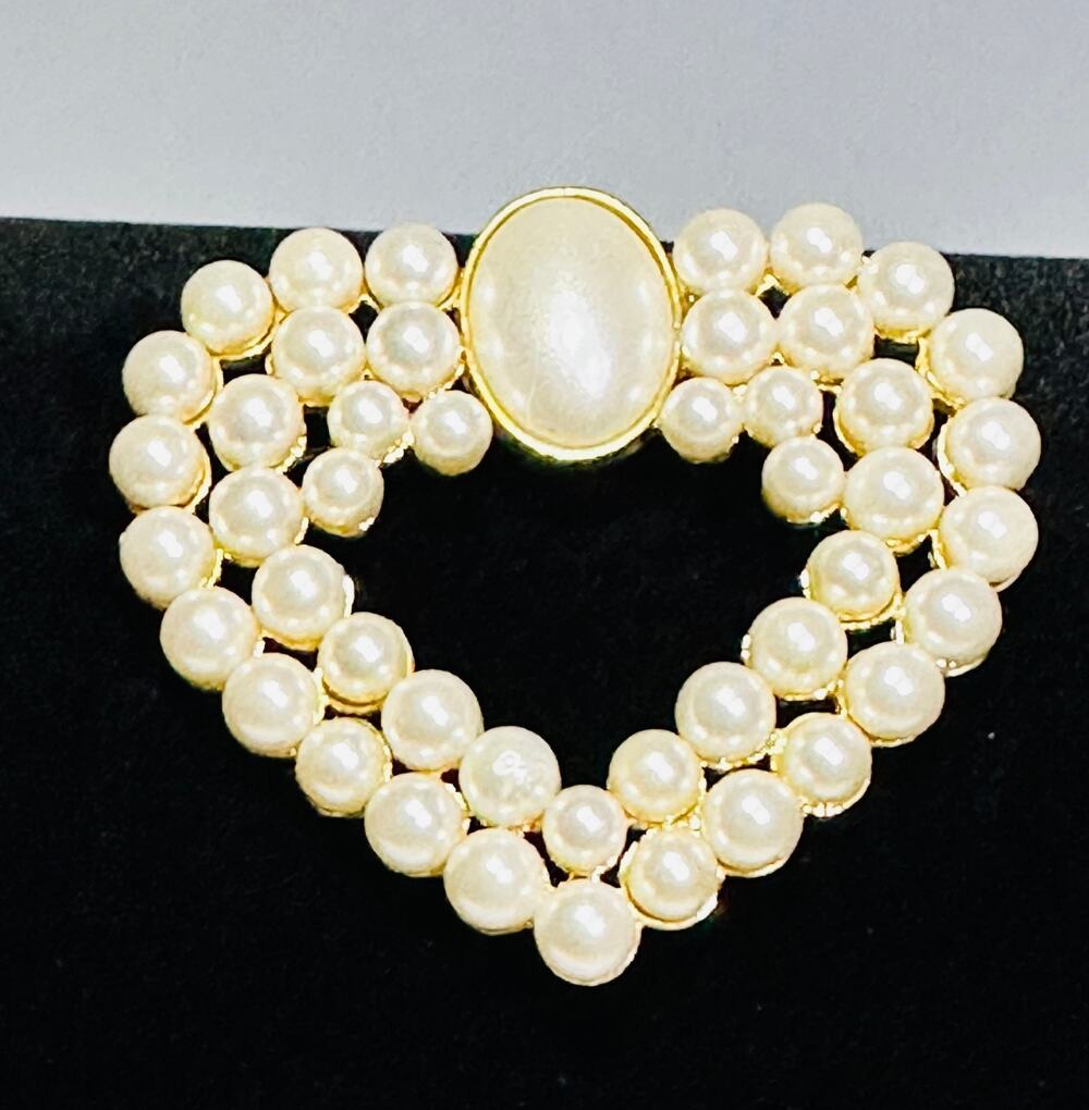 Gold Tone Pearl Heart Brooch Pin Large Statement Love Gift (Vintage Style)